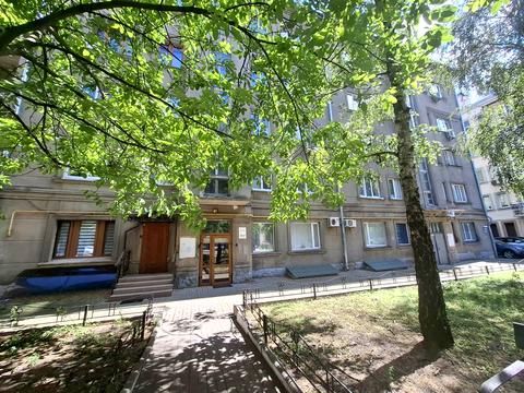 комерційна за адресою Інститутська вул., 22/7
