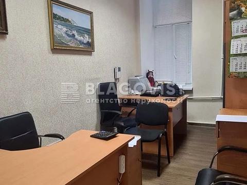 коммерческая по адресу Крещатик ул., 10-Б