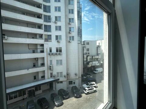 комерційна за адресою Степана Бандери вул., 2/1а