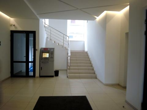 комерційна за адресою Кам'янецька вул., 1