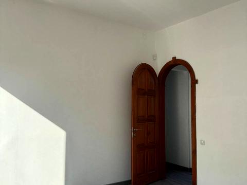 комерційна за адресою Паторжинського вул., 4