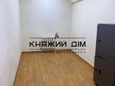 комерційна за адресою Дмитрівська вул., 69