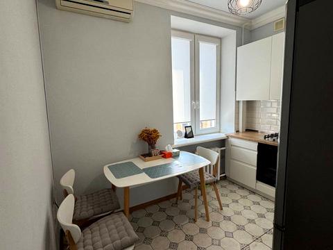 квартира за адресою Донця-Захаржевського вул., 5