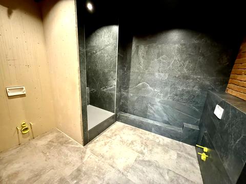 комерційна за адресою Костянтинівська вул., 75