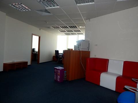 комерційна за адресою Королеви Єлизавети ІІ вул. (Глинки), 2