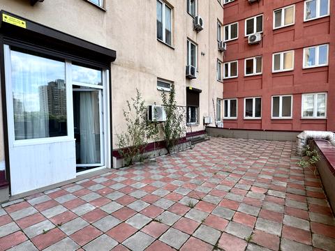 комерційна за адресою Павла Тичини просп., 18-Б