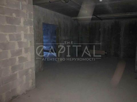 комерційна за адресою Дніпровська набережна вул., 18-А
