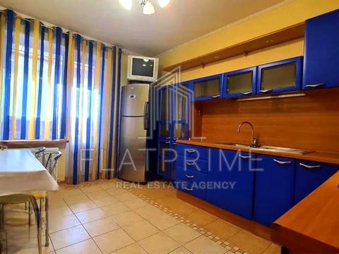 квартира за адресою Анни Ахматової вул., 18