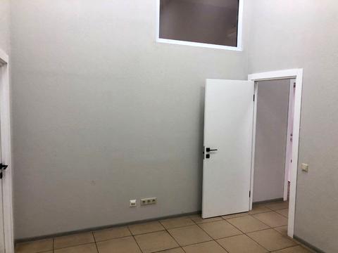 комерційна за адресою Авіаконструктора Ігоря Сікорського вул. (Танкова), 4-Д