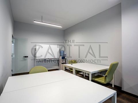 комерційна за адресою Жилянська вул., 68