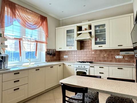 будинок за адресою Богатирська вул., 30б