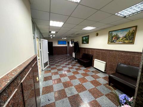 комерційна за адресою Довженка вул., 6а
