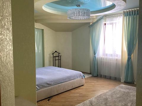 будинок за адресою Івасюка вул.