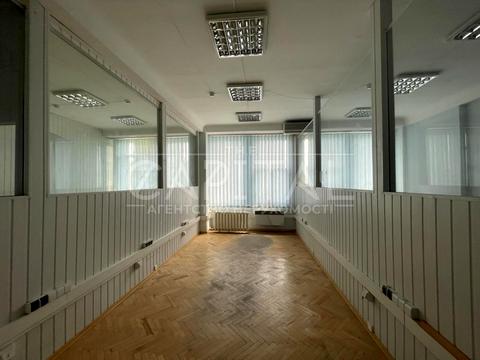 комерційна за адресою Солом'янська пл., 3