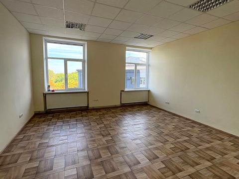 комерційна за адресою Героїв УПА вул., 73