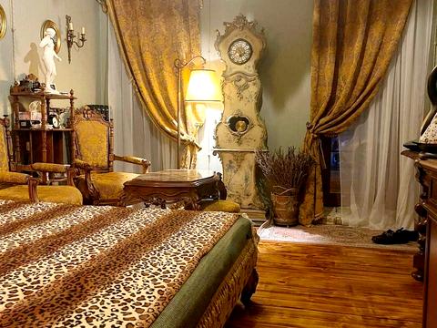 комерційна за адресою Військовий узвіз, 8