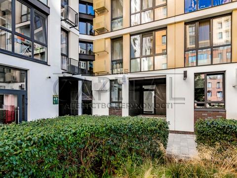 комерційна за адресою Київ, Салютна вул., 2-Б