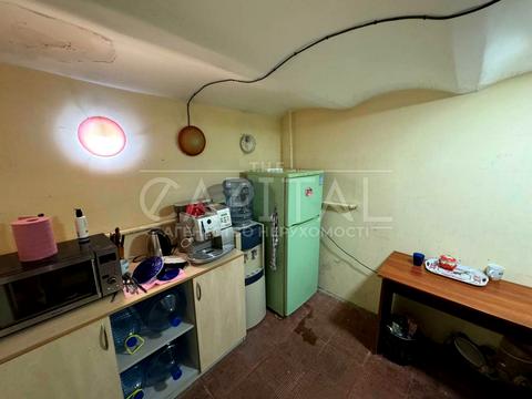 комерційна за адресою Малопідвальна вул., 6