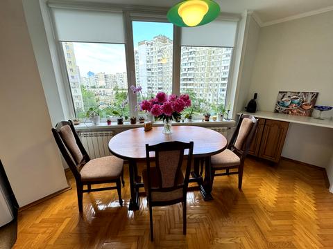 квартира за адресою Анни Ахматової вул., 6