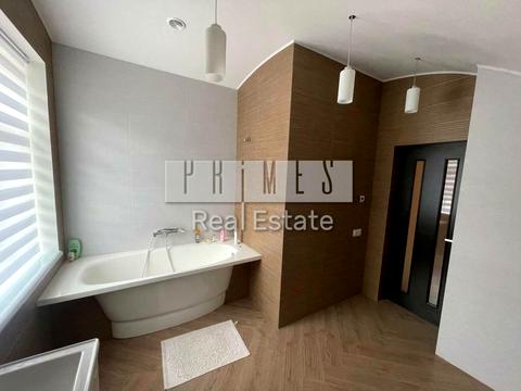 будинок за адресою Набережна вул.