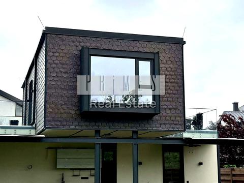 будинок за адресою Лютнева вул.