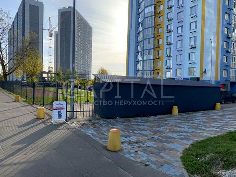 комерційна за адресою Вишняківська вул., 4