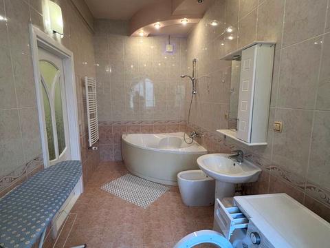 квартира за адресою Олександра Довженка вул., 6