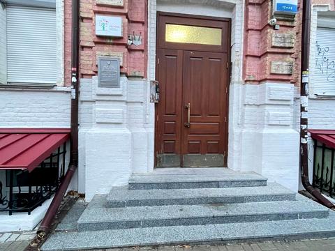 комерційна за адресою Володимирська вул., 6