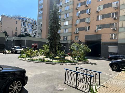 квартира за адресою Раїси Окіпної вул., 8