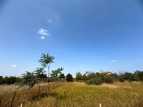 участок по адресу с. Молодежное, перша лінія