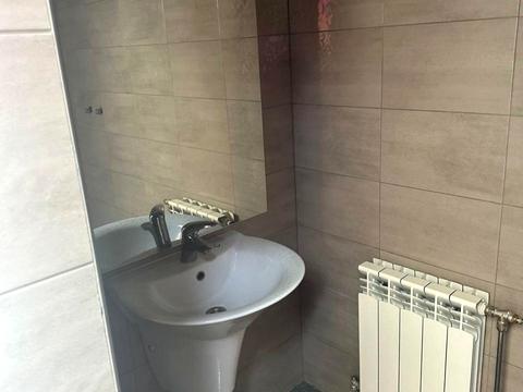 комерційна за адресою Анни Ахматовой, 46