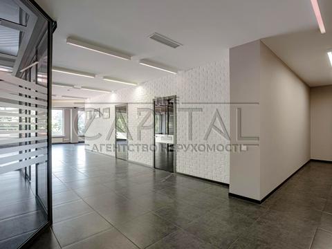 комерційна за адресою Павла Тичини просп., 18-Б