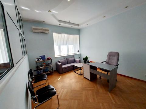 комерційна за адресою Банкова вул., 12