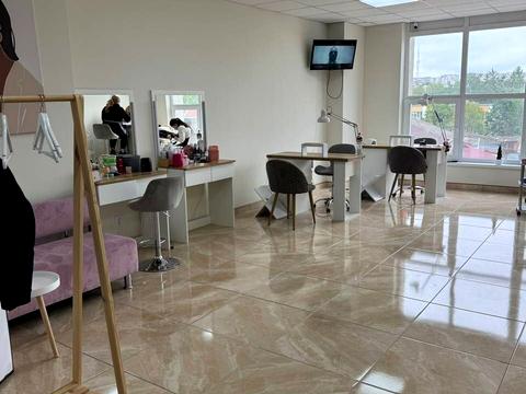 комерційна за адресою Подільська вул., 58