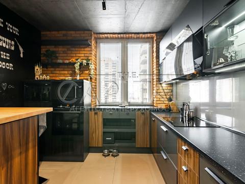 квартира за адресою Анни Ахматової вул., 30