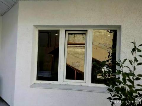 комерційна за адресою Севастопольська пл., 1