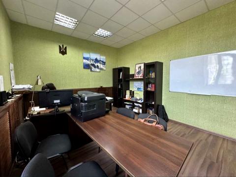 паркомісце за адресою Олега Ольжича вул., 1