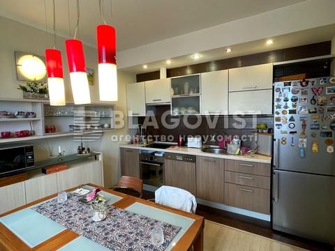 квартира за адресою Анни Ахматової вул., 13-Г