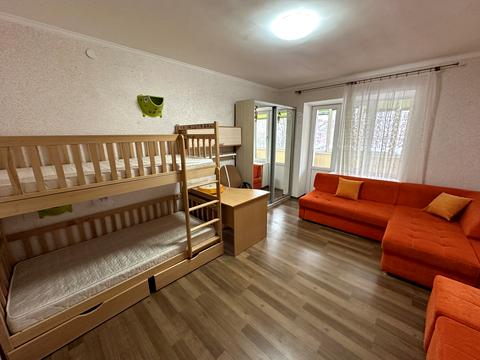 квартира за адресою Анни Ахматової вул., 33