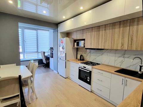 квартира за адресою Домбровського вул., 3