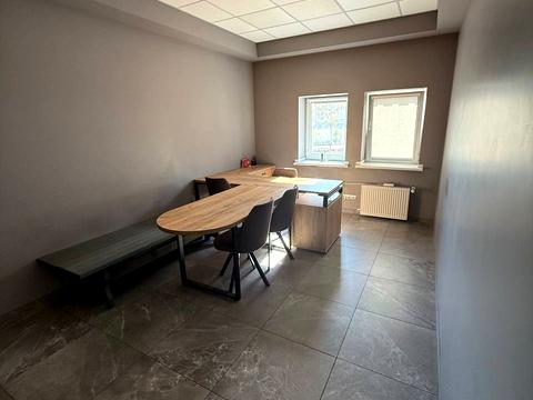 комерційна за адресою Співдружності вул., 17