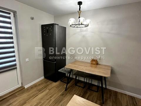 квартира за адресою Софії Русової вул., 7-А