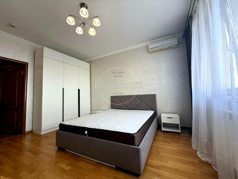 квартира за адресою Дніпровська набережна вул., 23