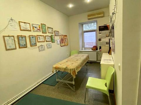 комерційна за адресою Левка Лук'яненка вул. (Василя Жуковського), 1