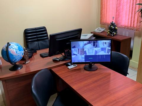 комерційна за адресою Михайлівська пл., 1