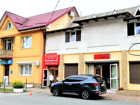 комерційна за адресою Коновальця, 3