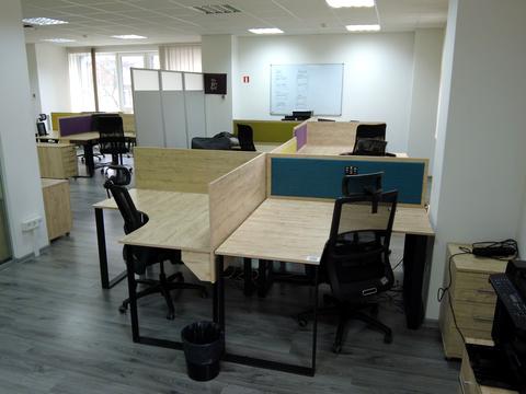 комерційна за адресою Кам'янецька вул., 1