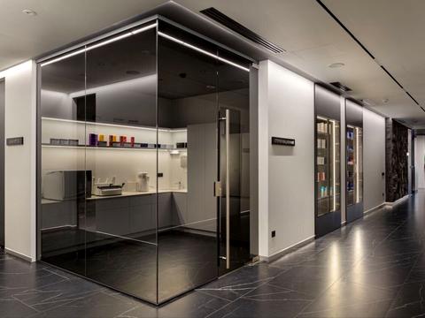 комерційна за адресою Джона Маккейна вул. (Івана Кудрі), 1