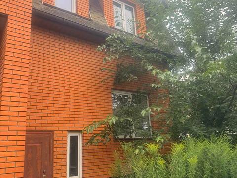 будинок за адресою Квітнева, 11