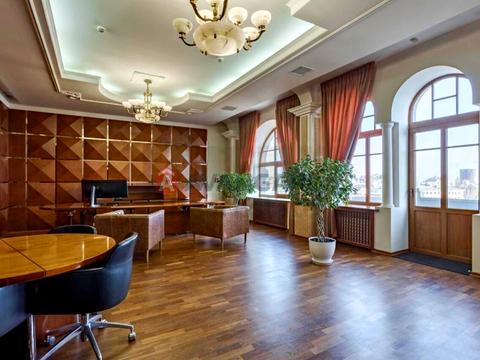 комерційна за адресою Контрактова пл., 10